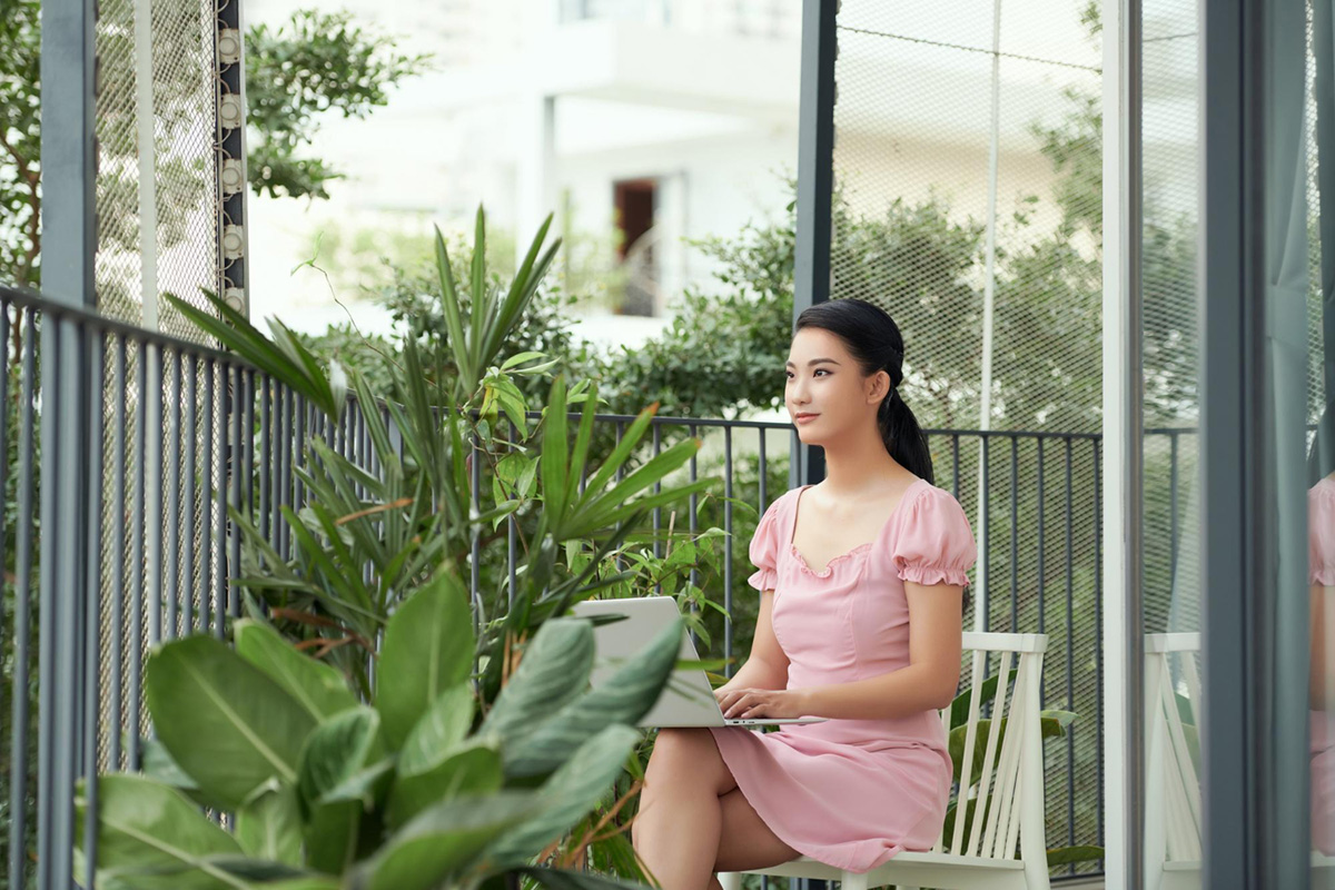 Easy-to-Maintain Balcony Plants for Renters